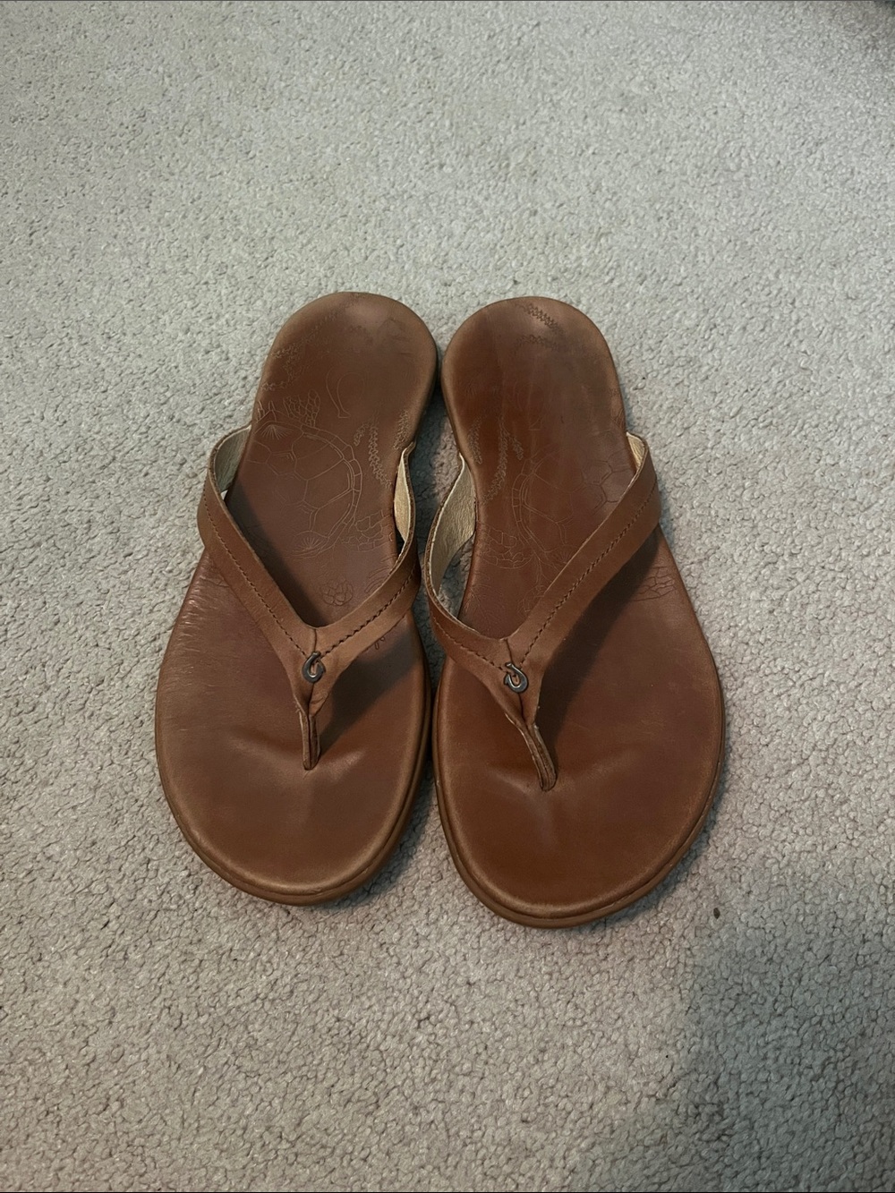 OluKai Women's Brown Leather Toe-Post Sandals
